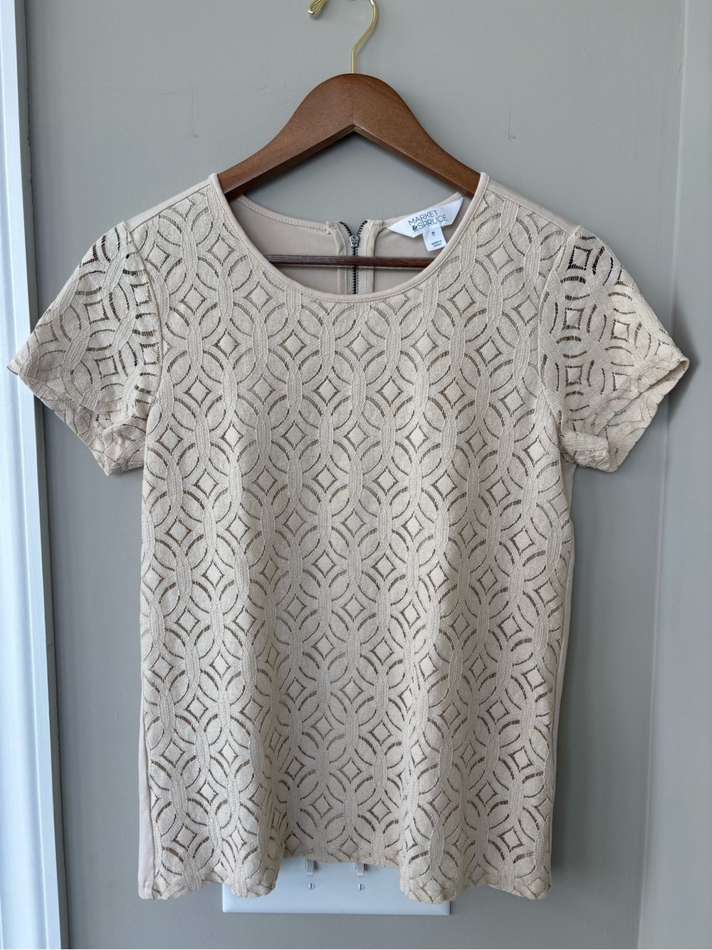 Market & spruce lace cream colored zip back tee xs